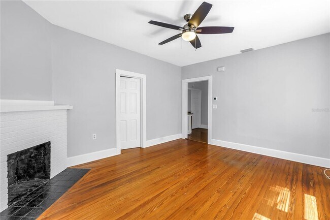 Photo - 116 16th Ave SE