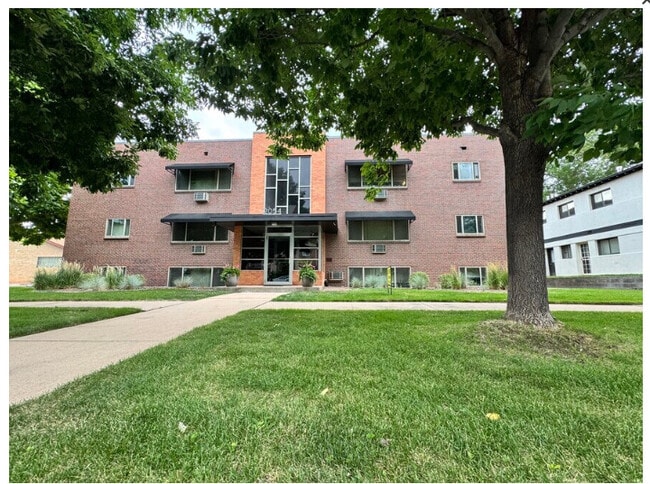 Building Photo - 2054 S Milwaukee St Rental