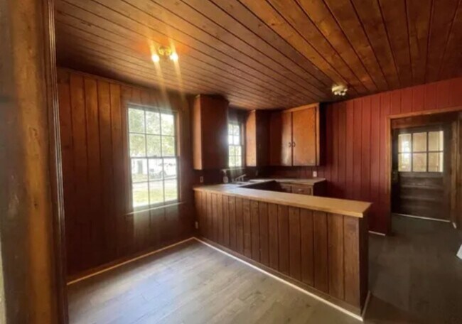 Photo - 2404 S Walnut St