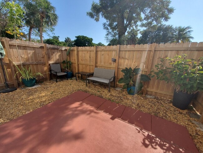 Building Photo - 313 SW 1st St Unit L-4