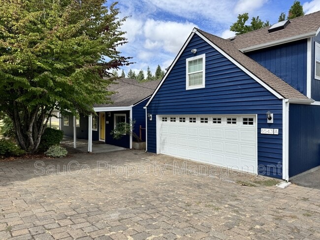 Building Photo - 6543 SE Borwick St Rental