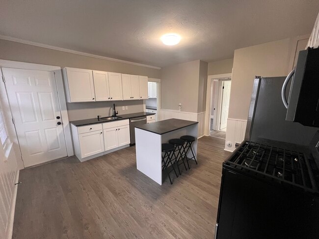 Photo - 877 Belmont Ave