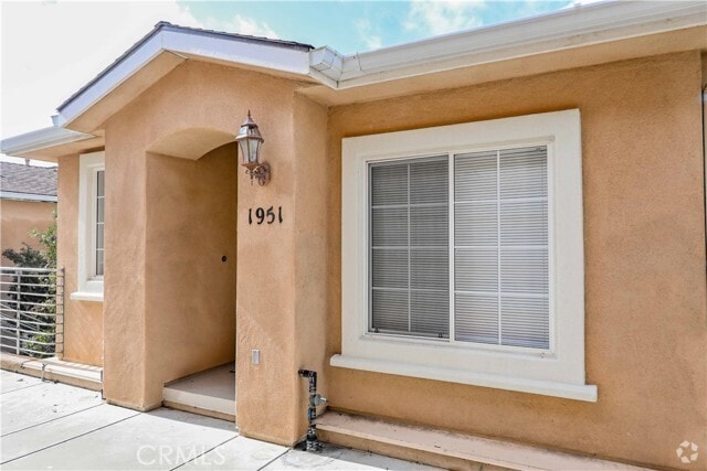 Building Photo - 1951 Sunset Ave Rental