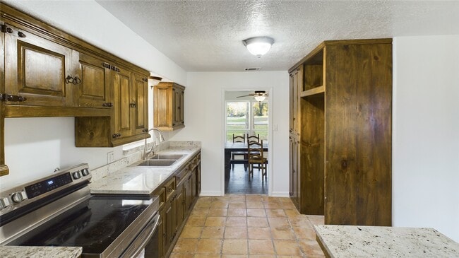 Photo - 556 Roanoke Dr