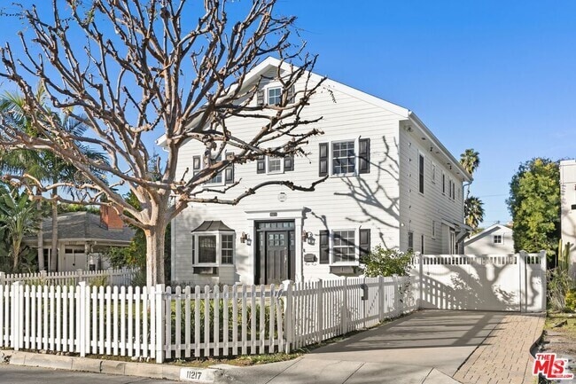 Building Photo - 11217 Kling St Rental