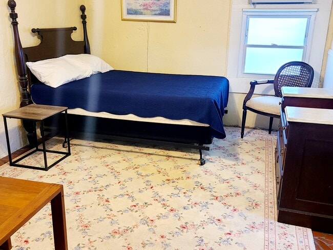 Photo - 4723 Carondelet St Unidad D