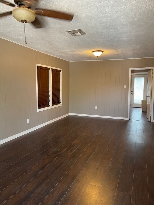 316 W Ave C
