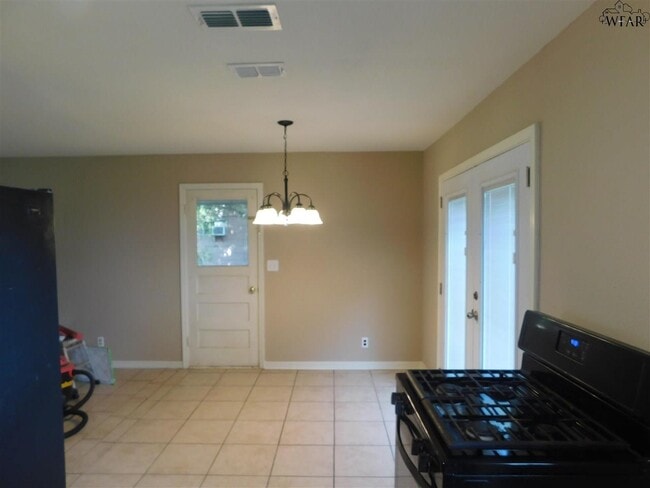 Photo - 103 Vaughn St