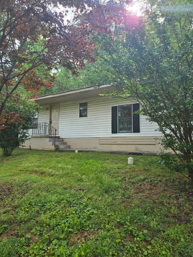 Charming 2-Bed Gem on Ashmore Ave - Charming 2-Bed Gem on Ashmore Ave