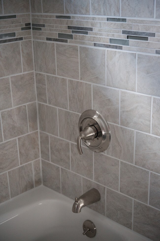 Building Photo - 635 Hanover Street