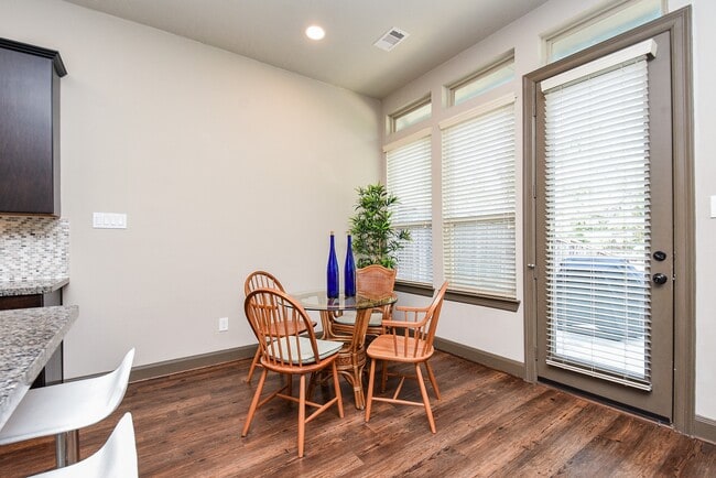 Photo - 78 Aventura Pl
