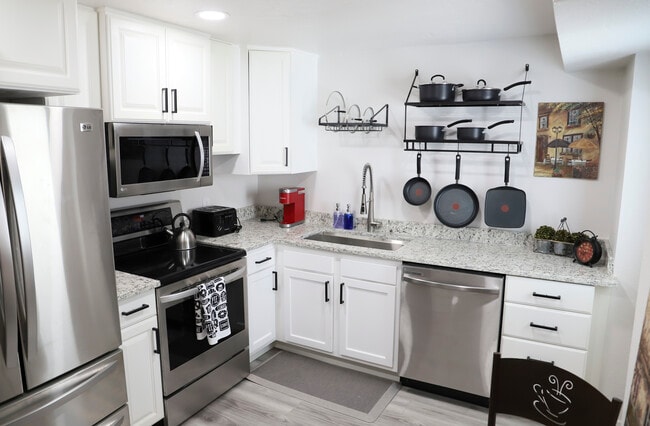 Photo - 284 W 850 N St