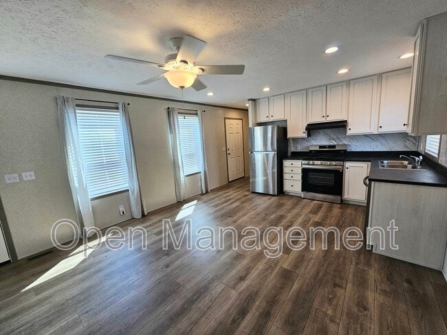 Building Photo - 700 S 12th St