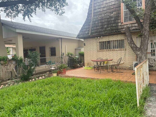 Photo - 1704 Garfield St Unidad 1