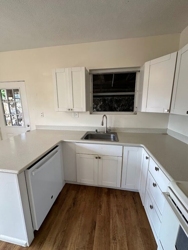 Photo - Nuuanu Pali Ground floor 3 bed, 1 ba including utilities and parking stall, pet negotiable