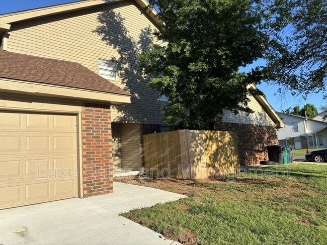Photo - 9006 N Rockwell Dr