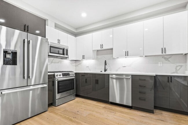 Building Photo - 261 Washington St Unit A