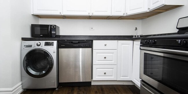 Building Photo - 3703 N Hoyne Ave Unit 3