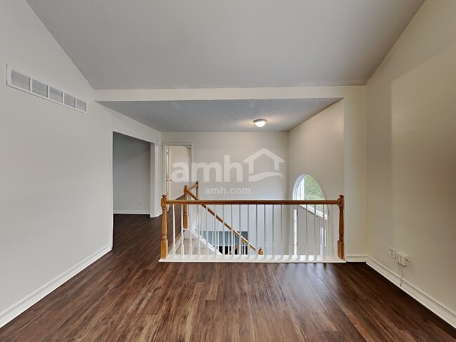 Photo - 468 Springfield Dr