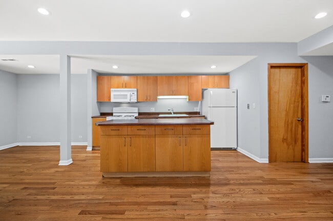 Photo - 2118 N Hoyne Ave