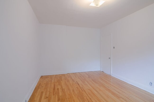 Photo - 3500 Av. Ridgewood Unit 403