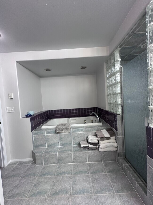 Spacious bathroom with oversized tub and separate shower. - 4439 54th Ave SW