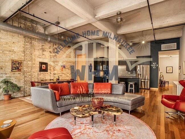 Building Photo - 239 E Chicago St Unit Apt 307