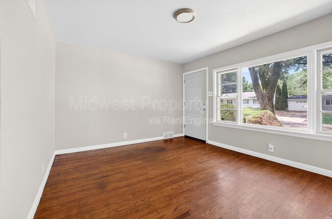 Photo - 10027 Lilac Ave