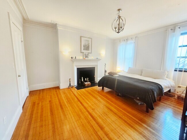 Photo - 429 Marlborough St