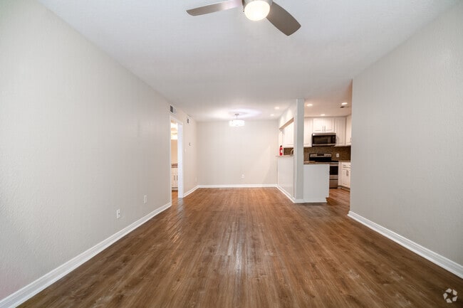1BR, 1BA - 780 SF - Living Room - Dominion at Oak Forest