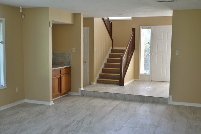 2930 Colony Dr