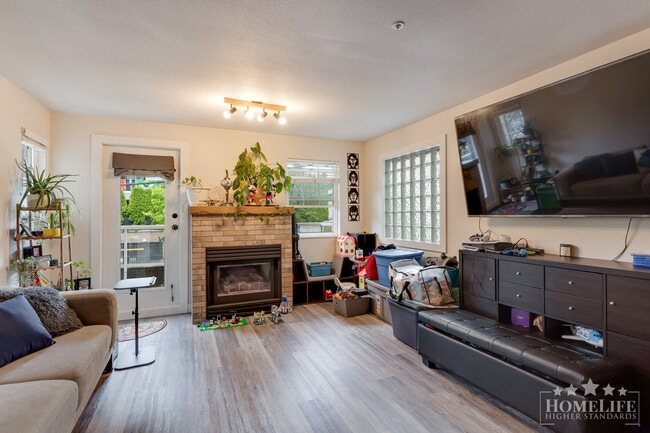 Photo - Spacious 2 Bedroom Ground Floor Condo at Connamara Place in Central Port Coquitlam Unit 103