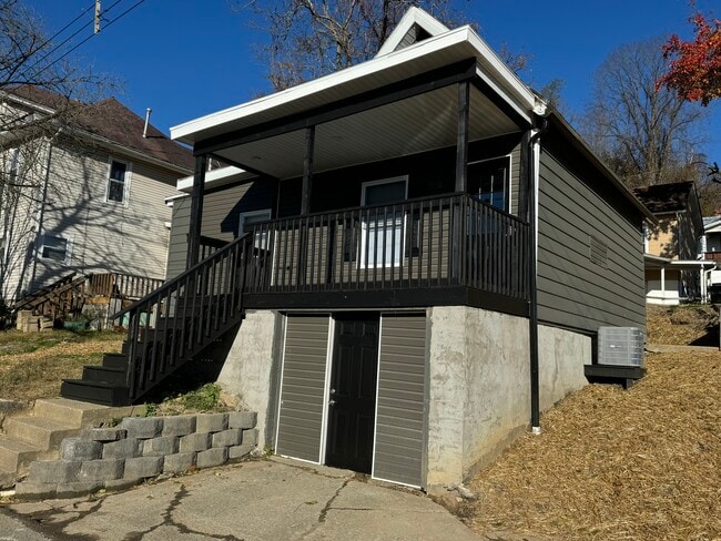 Building Photo - 1111 1/2 Carleton St