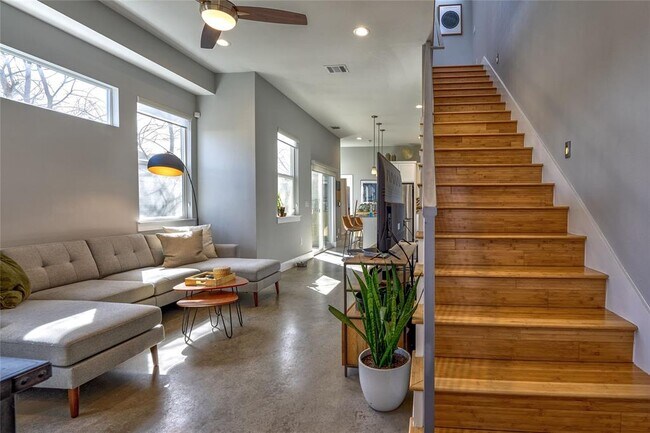 Photo - 6505 Porter St