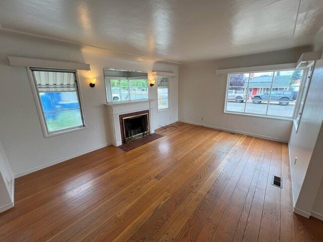 Photo - Nor Cal Realty Inc, - Coming soon - 3 Bd 2...