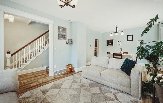 619 S Elm St