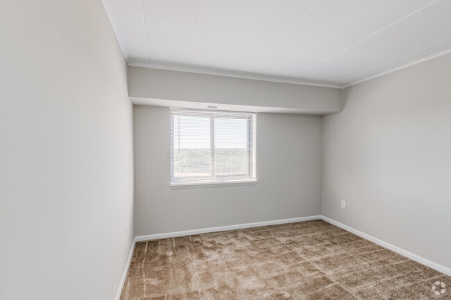 3BR, 2BA - 1,370SF - Bedroom - Carriage Park Apartments