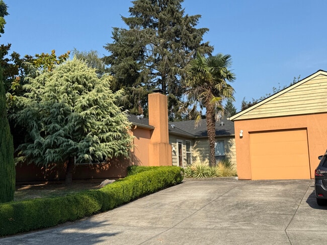 Building Photo - 9087 SW Monterey Pl Rental