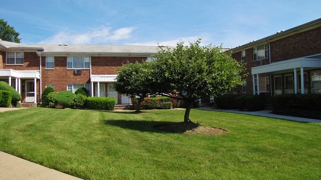 Pompton Hills