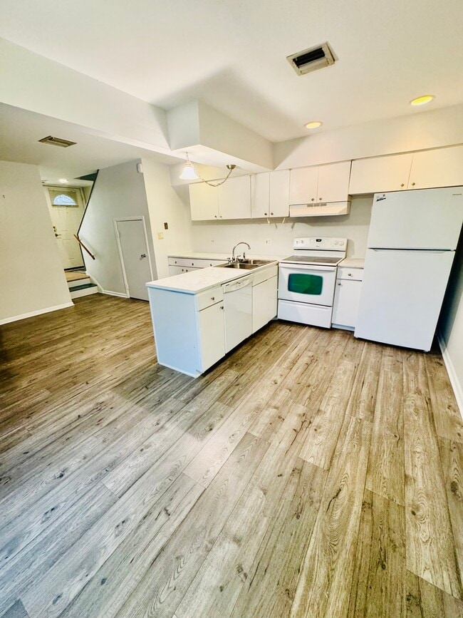 Photo - 3349 Beacon St Unit 39