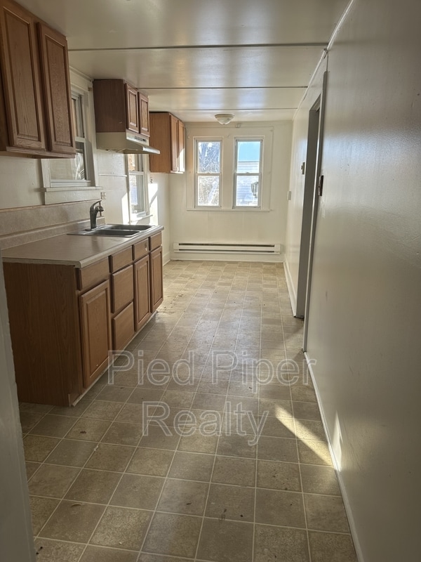 Photo - 639 W Pleasant St