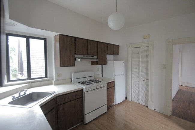 Photo - 405 Peebles St Unit 3