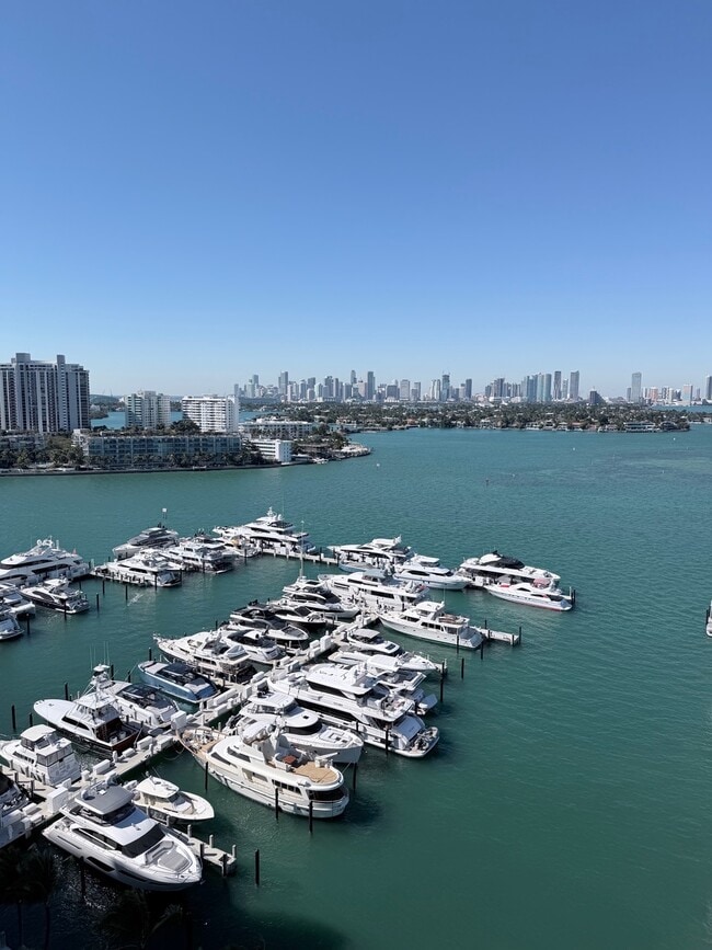 Building Photo - 1900 Purdy Ave Unit 1806