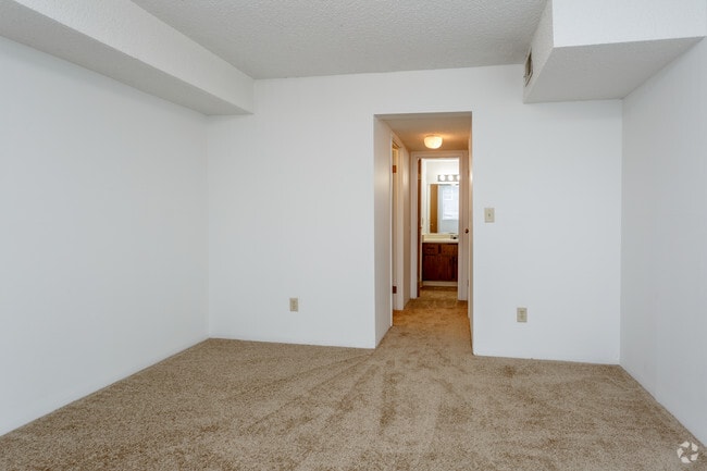 1BR, 1BA - 717 SF