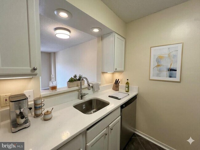 Photo - 2111 Wisconsin Ave NW Unidad 420