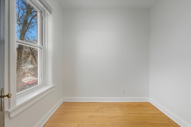 Photo - 2441 N Avers Ave Unit 2