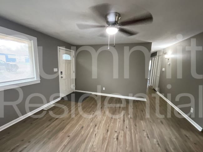 Photo - 8608 Crystal Ave