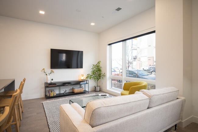 Photo - 1898 S Bannock St Unidad 106