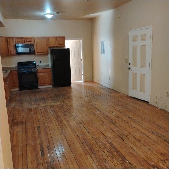 Photo - 96 Grand St