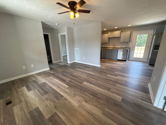 Photo - 307 W Coffee St